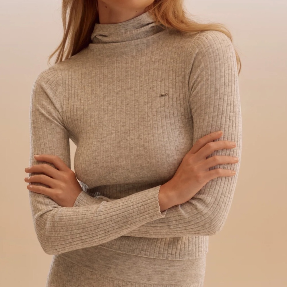 Adanola Ribbed Mock Neck Long Sleeve Top in Light Gray